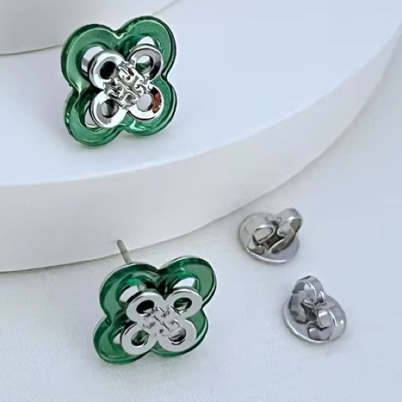 TORY BURCH STACKED GREEN + SILVER LOGO KIRA CLOVER STUD EARRINGS - Picture 2 of 6